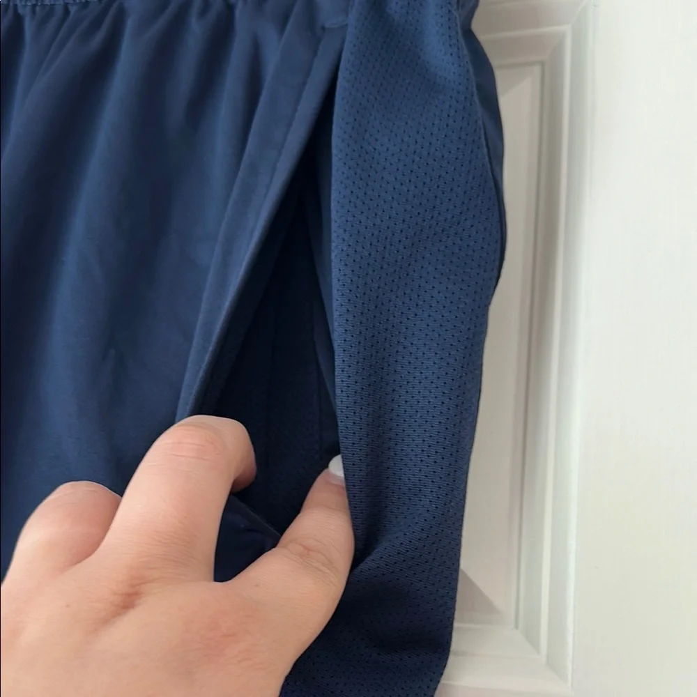 Nike Men's Navy Blue Shorts - Picture 3 of 5